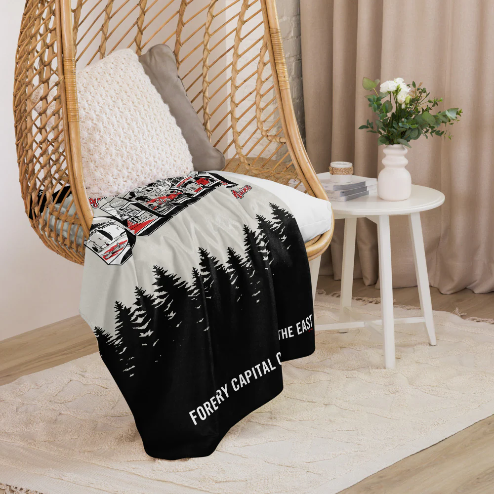 IT: Welcome to Derry Greetings from Derry Sherpa Blanket - Image 4