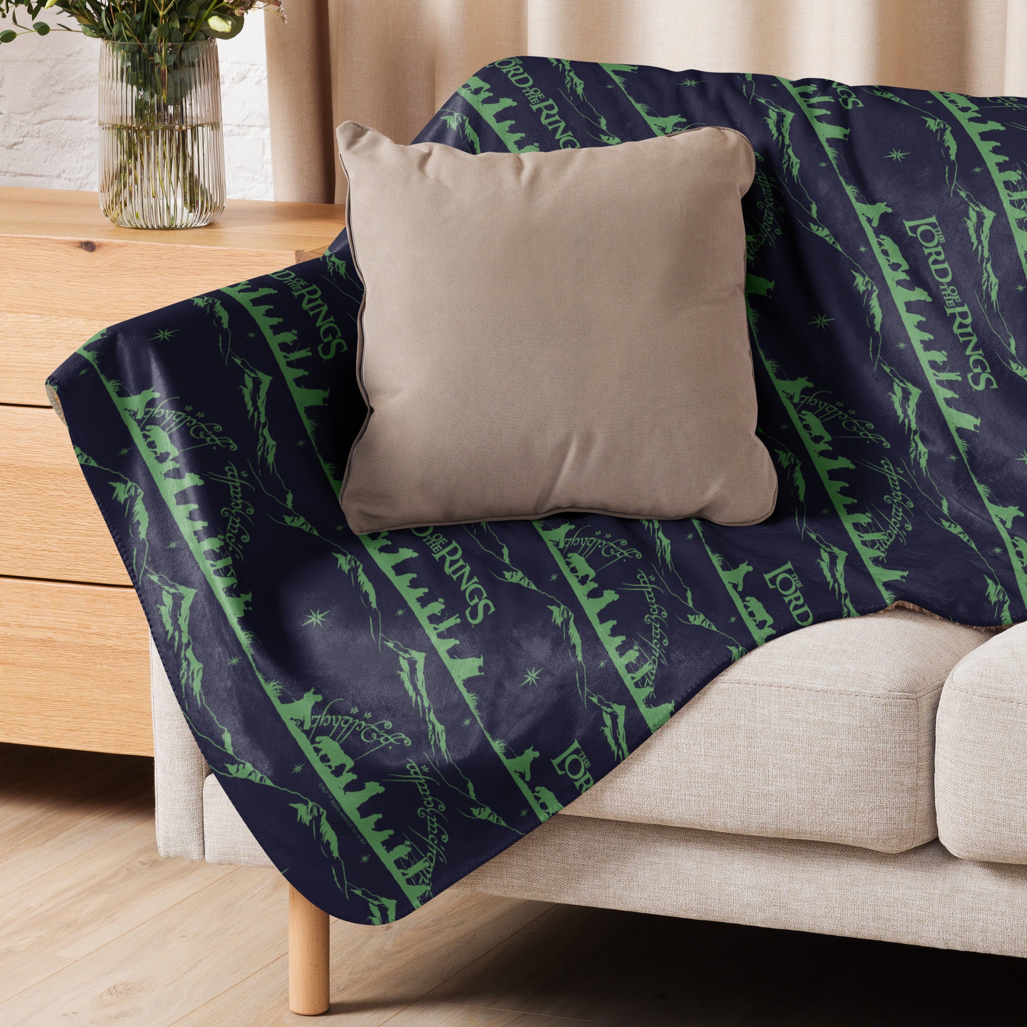 The Lord of the Rings ™ Sherpa Blanket, Middle-earth ™ - Image 2